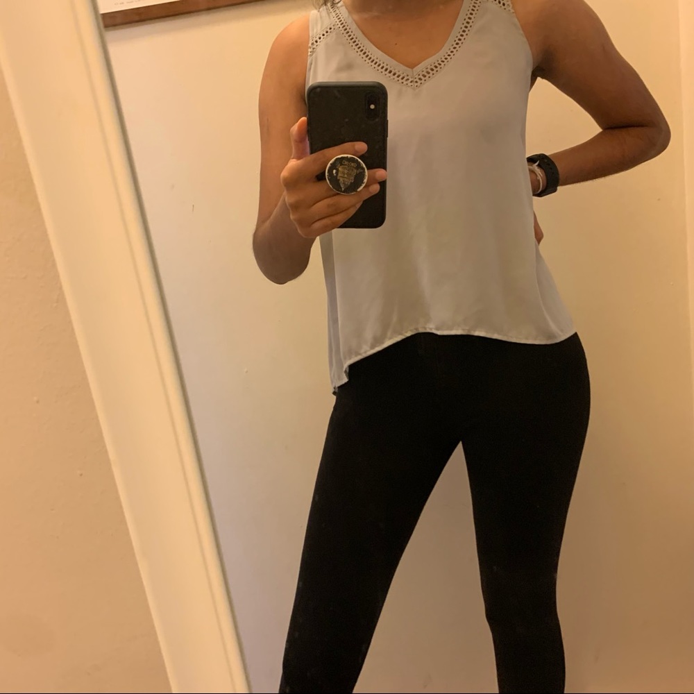 Sleeveless gray flowy blouse with neck detail